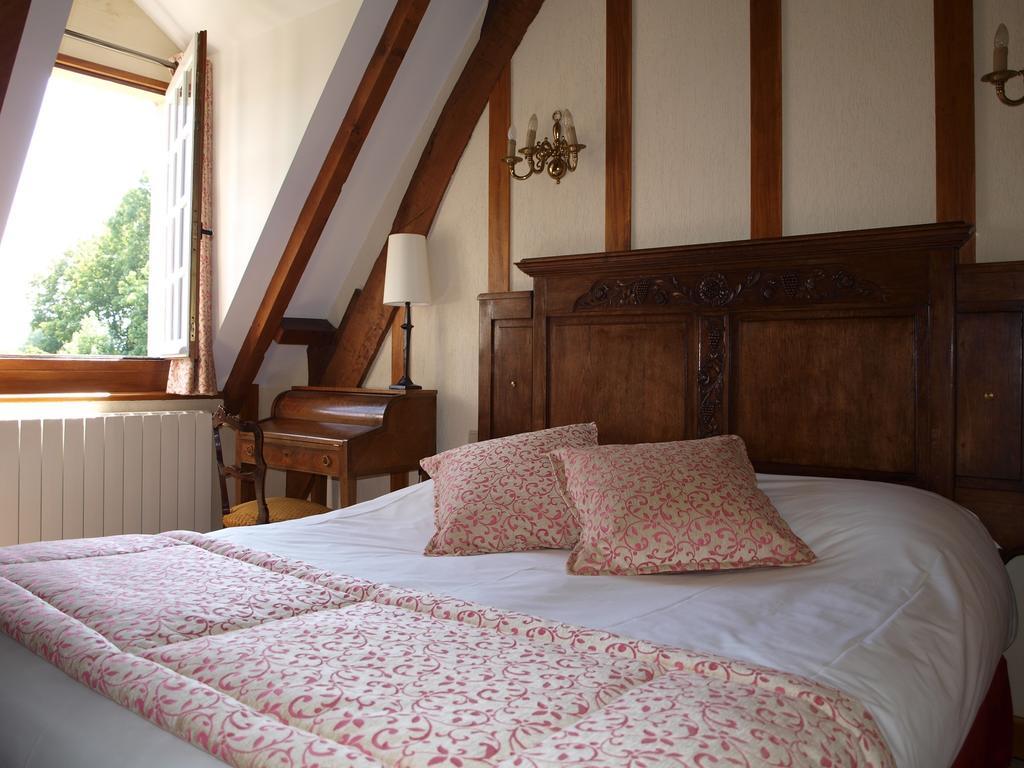 Hotel Le Manoir De Mathan Crepon A La Campagne 5 Mn D'Arromanches Et 10 Mn De Bayeux Номер фото